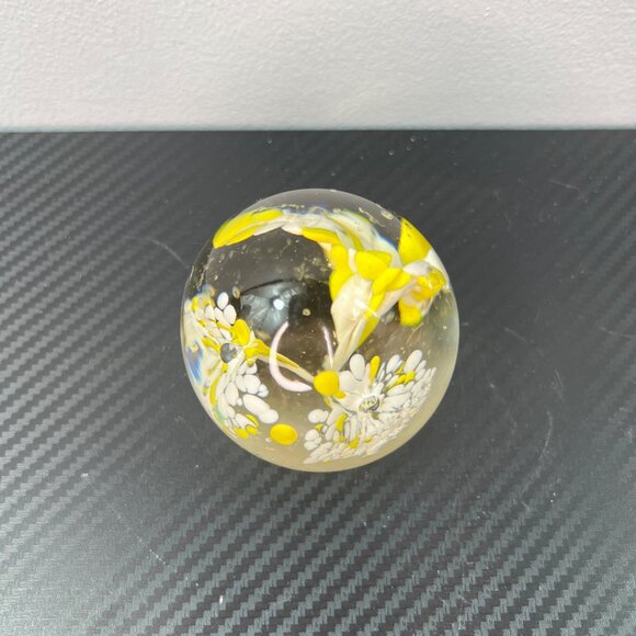 Handcrafted 60/70’s Glass Paperweight With Yellow & White Flower Design - Picture 5 of 10